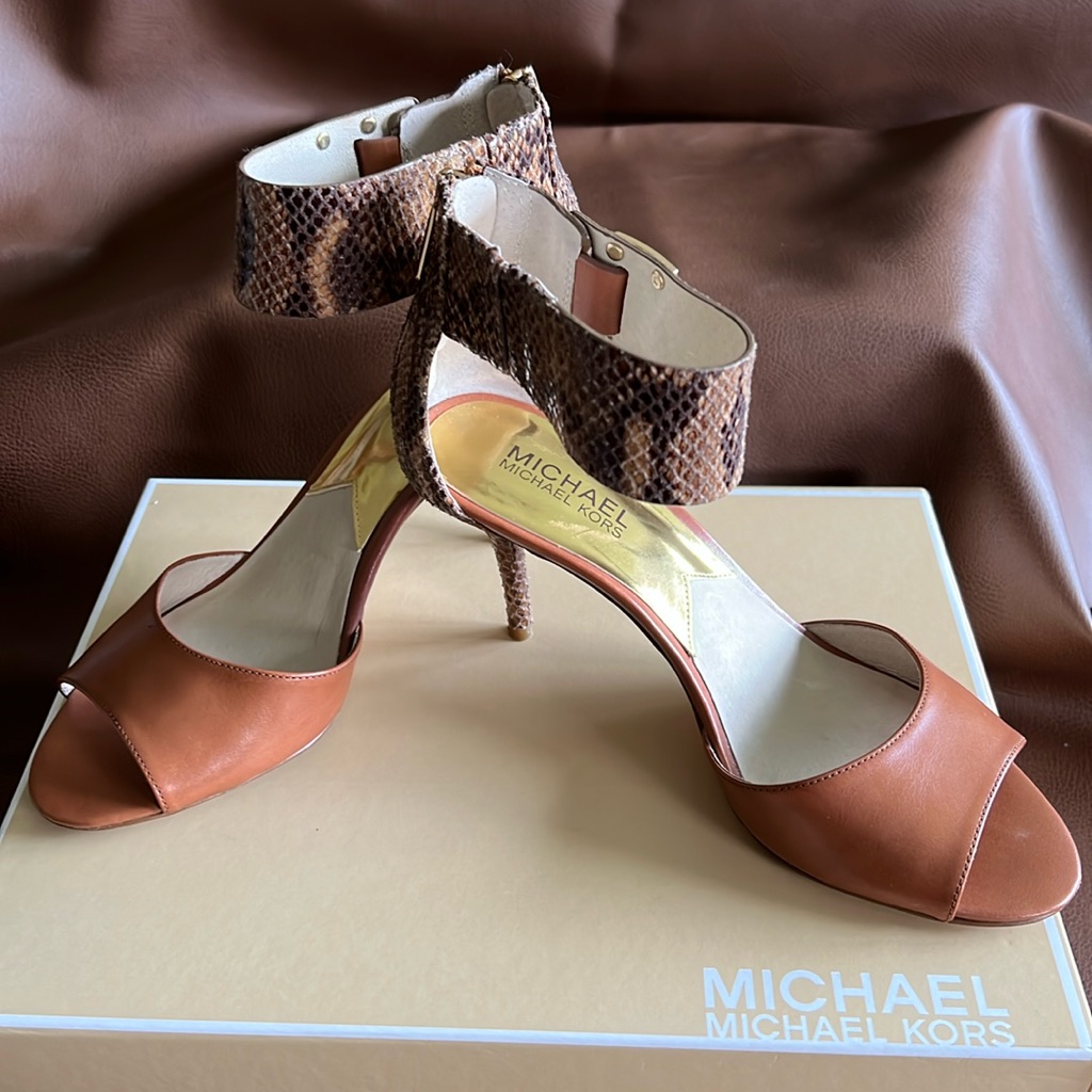 Michael Kors Guiliana Ankle Strap Open Toe Embossed Leather Heels Size 7.5